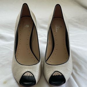 Brooks Brothers Womens Linen Peep Toe Heels. Size 7.5